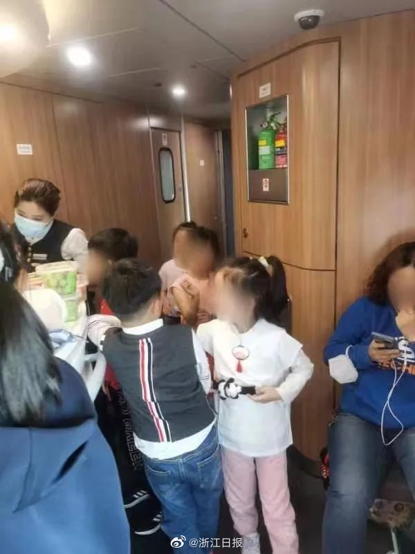 今天看热搜说:杭州小学生要霸占北京景点了 今天看热搜说:杭州小学生要霸占北京景点了
