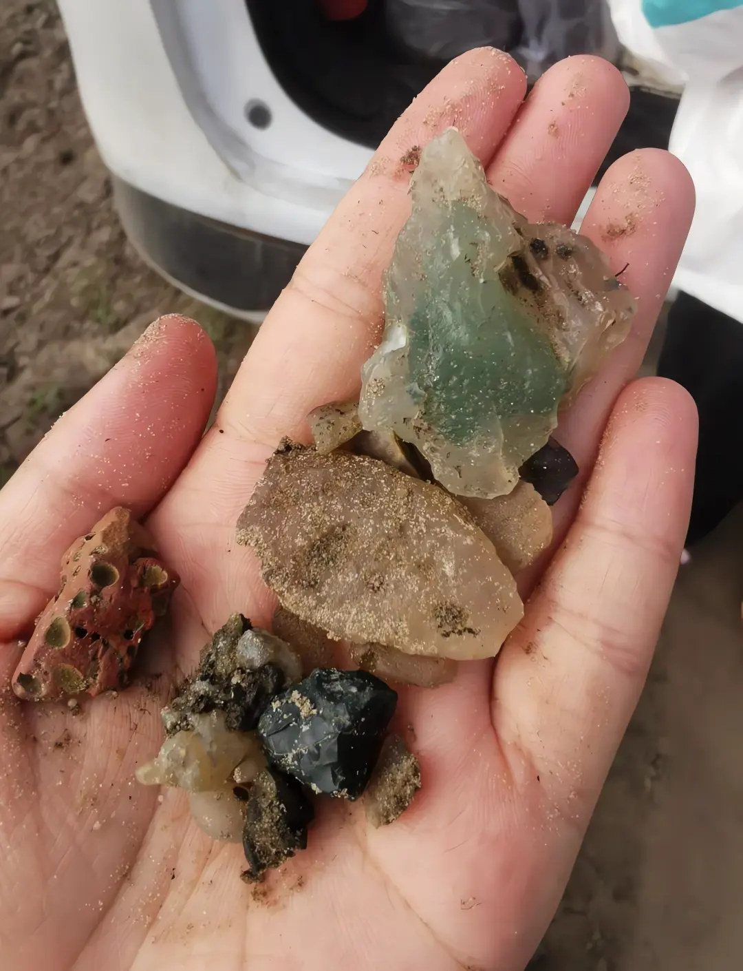 🌋 捡玛瑙上瘾!三天两夜多伦玛瑙山旅游攻略 🌋 捡玛瑙上瘾!三天两夜多伦玛瑙山旅游攻略