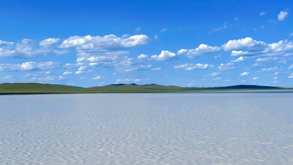 内蒙古旅游攻略：牛奶湖水龙头接牛奶