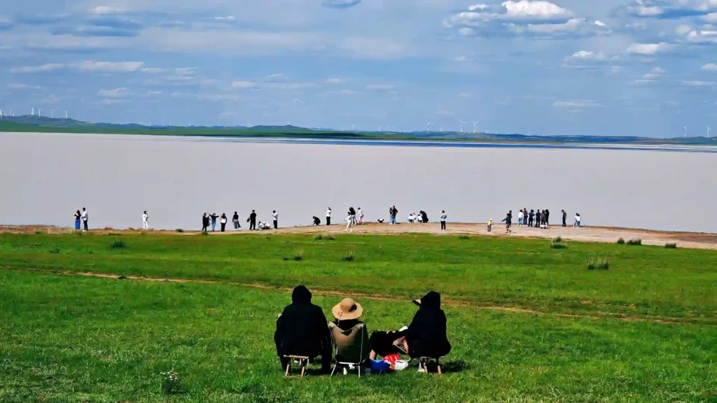 内蒙古旅游攻略：牛奶湖水龙头接牛奶