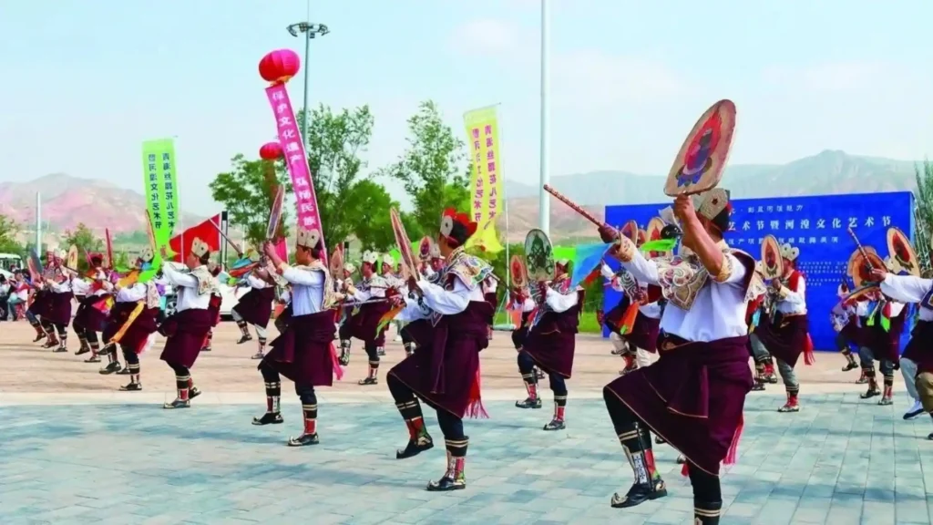 青海冬日游攻略丨青海这6条旅游线路美到窒息
