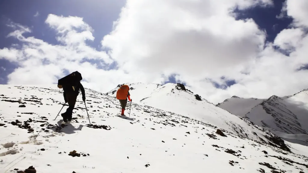 青海冬日游攻略丨青海这6条旅游线路美到窒息