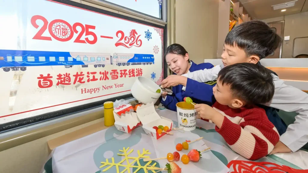 出圈了!这趟冰雪环线专列,重新定义“跨年之旅” 出圈了!这趟冰雪环线专列,重新定义“跨年之旅”